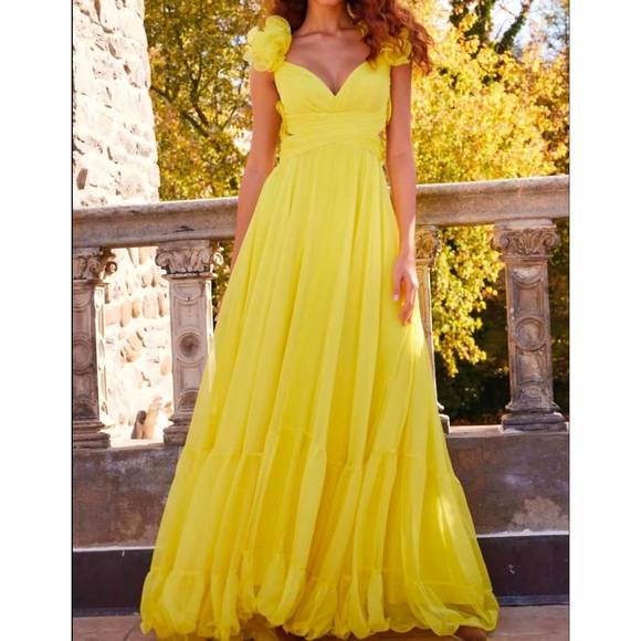 NEW JOVANI mae gown in yellow